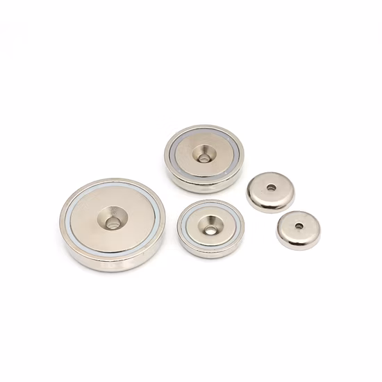 Magnete con base in acciaio con rivestimento in nichel al neodimio in dimensioni individuali e foro filettato M5